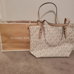 Michael Kors Voyager Bag